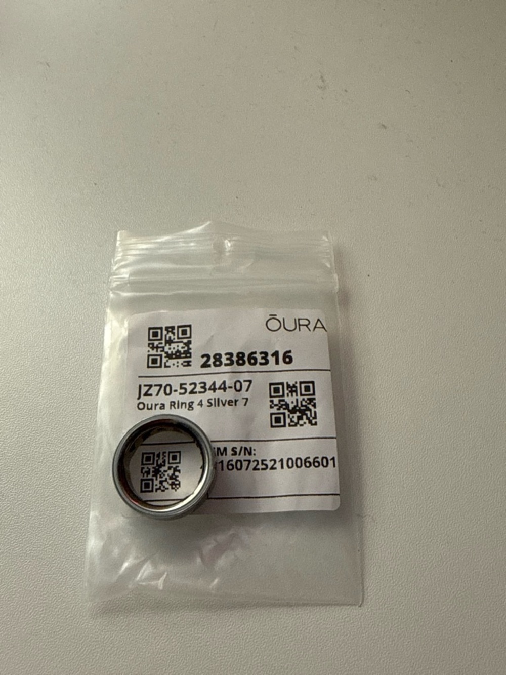 Oura ring gen 4 size 7 brand new, dose not come with charger.